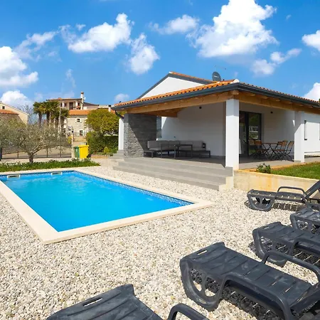 Stunning In Novigrad With Kitchen * Bužinija